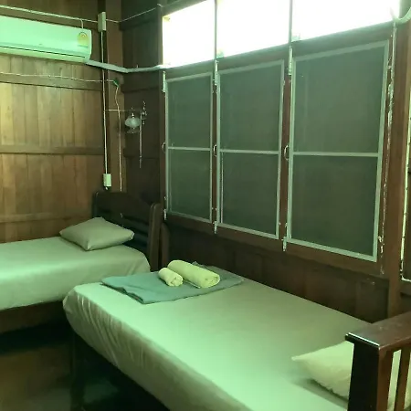 Tata Guesthouse Chiang Mai Extérieur photo