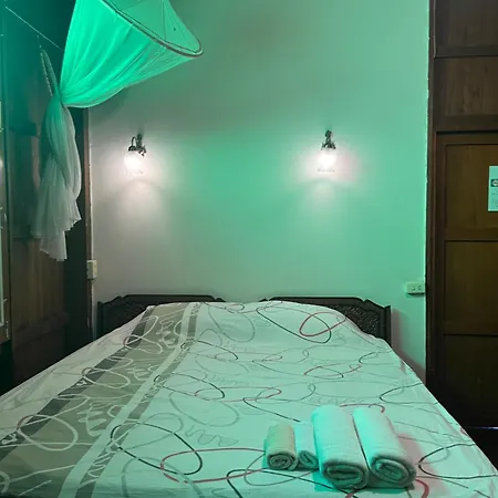 Tata Guesthouse Chiang Mai Extérieur photo