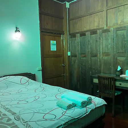 Tata Guesthouse Chiang Mai Extérieur photo